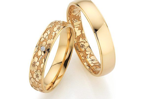 Ehering in Apricotgold poliert